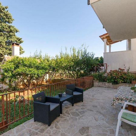 Apartments Silvana Supetar Exterior photo