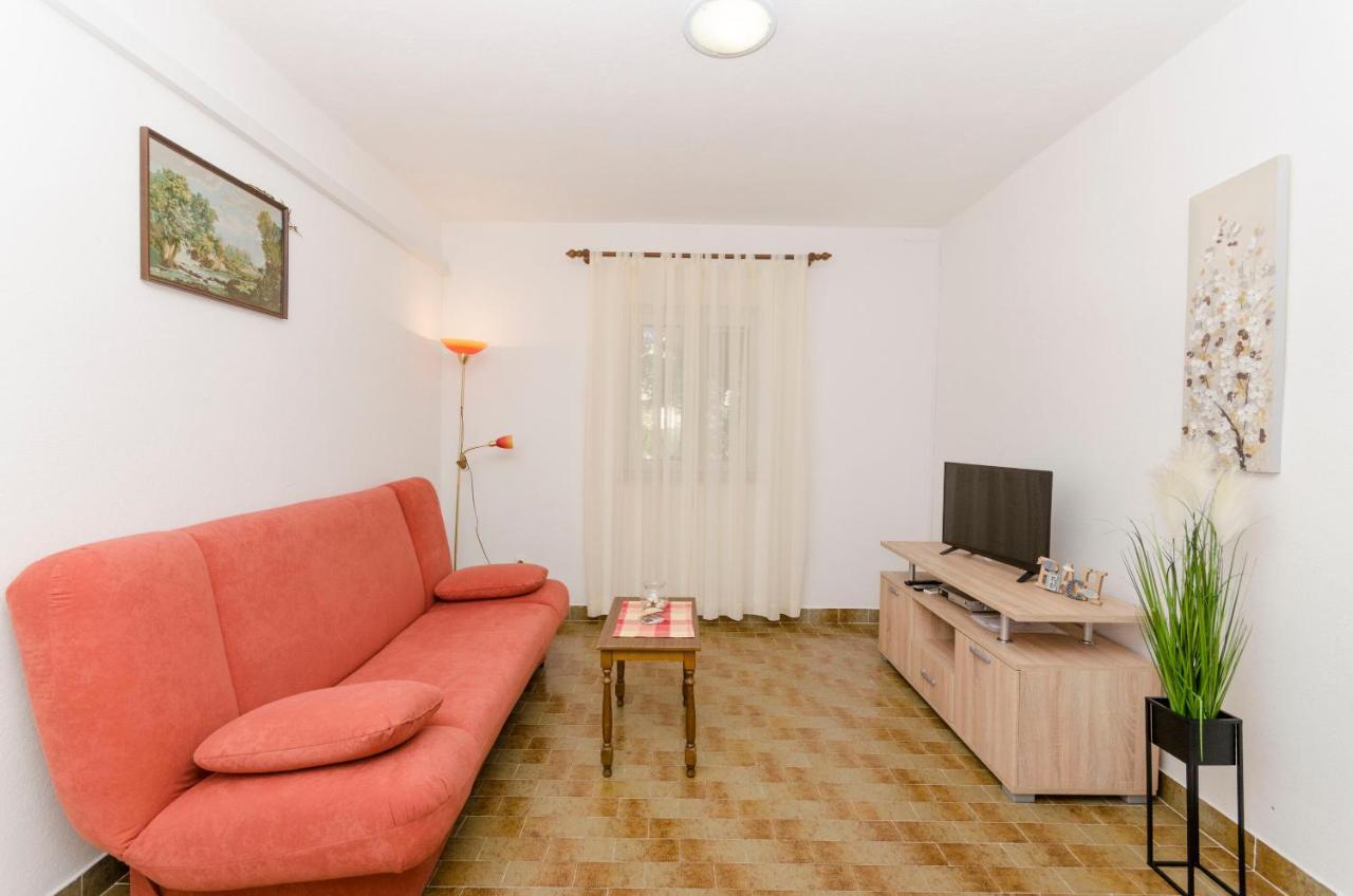 Apartments Silvana Supetar Exterior photo