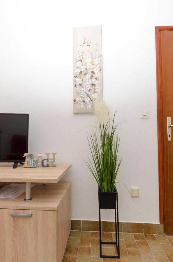 Apartments Silvana Supetar Exterior photo