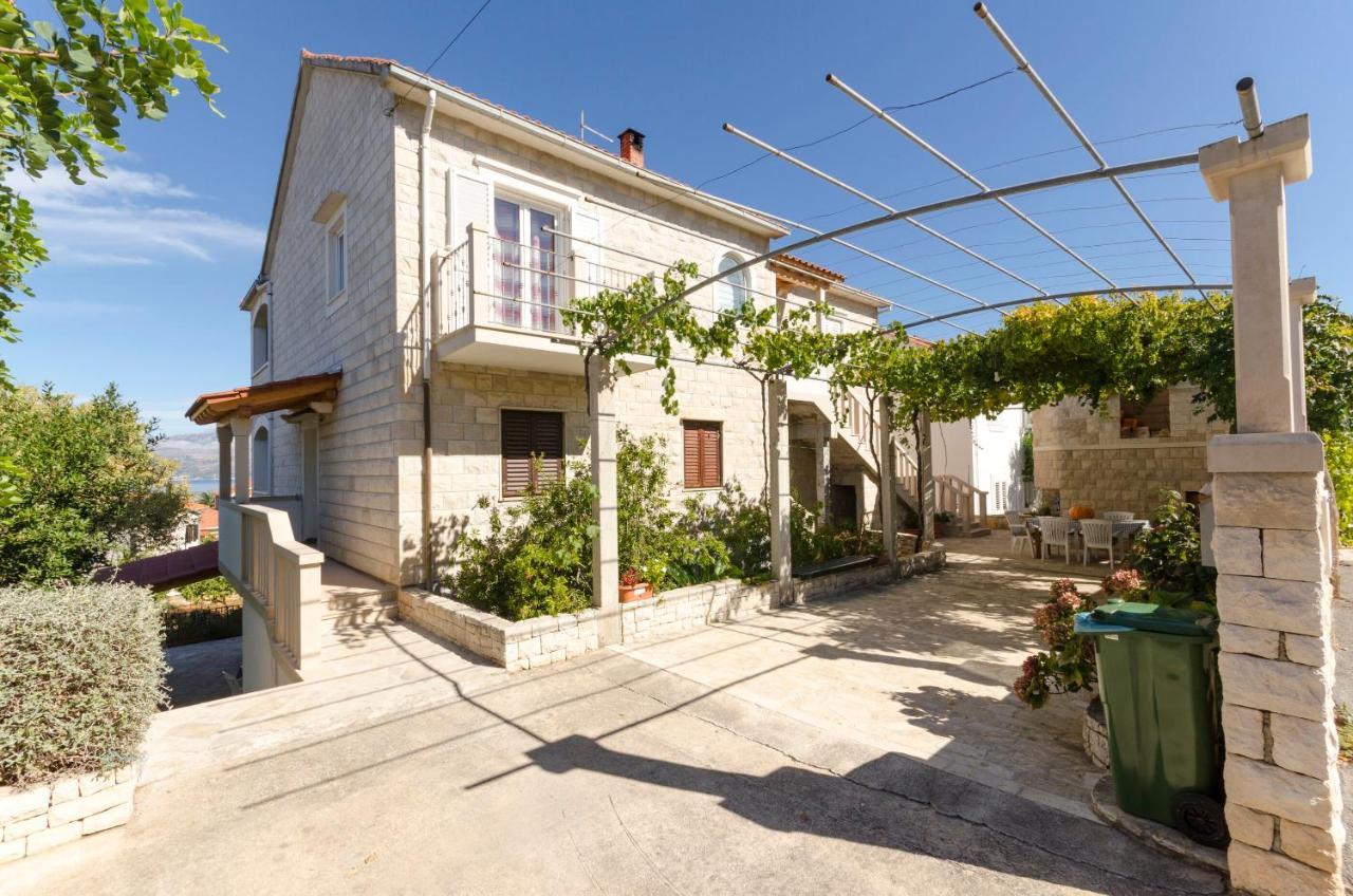 Apartments Silvana Supetar Exterior photo