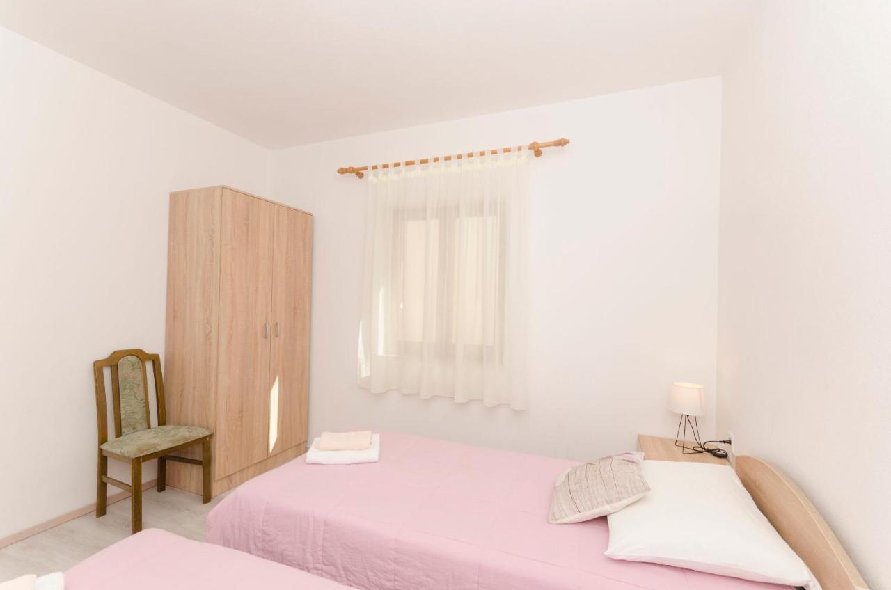 Apartments Silvana Supetar Exterior photo