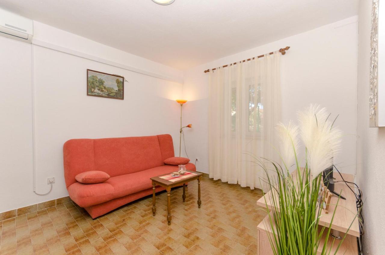 Apartments Silvana Supetar Exterior photo