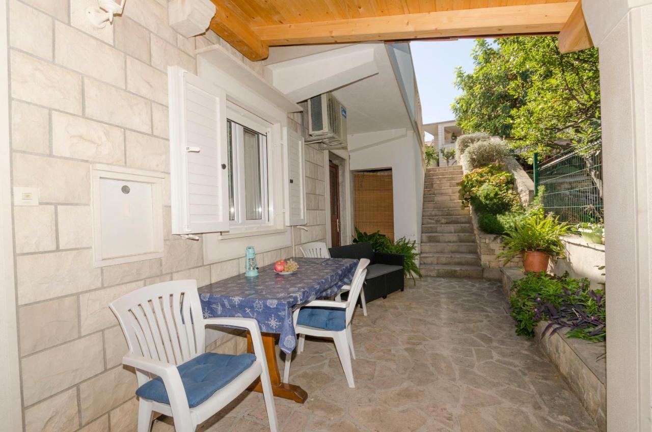 Apartments Silvana Supetar Exterior photo