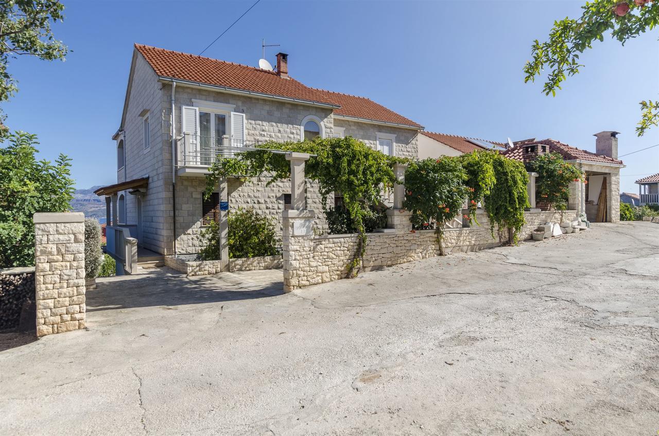 Apartments Silvana Supetar Exterior photo