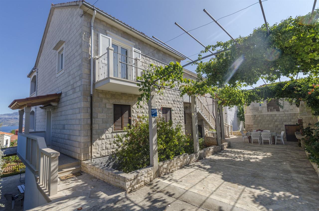 Apartments Silvana Supetar Exterior photo