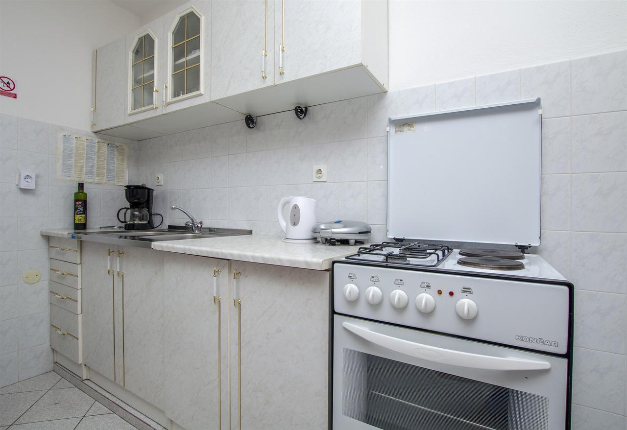 Apartments Silvana Supetar Exterior photo
